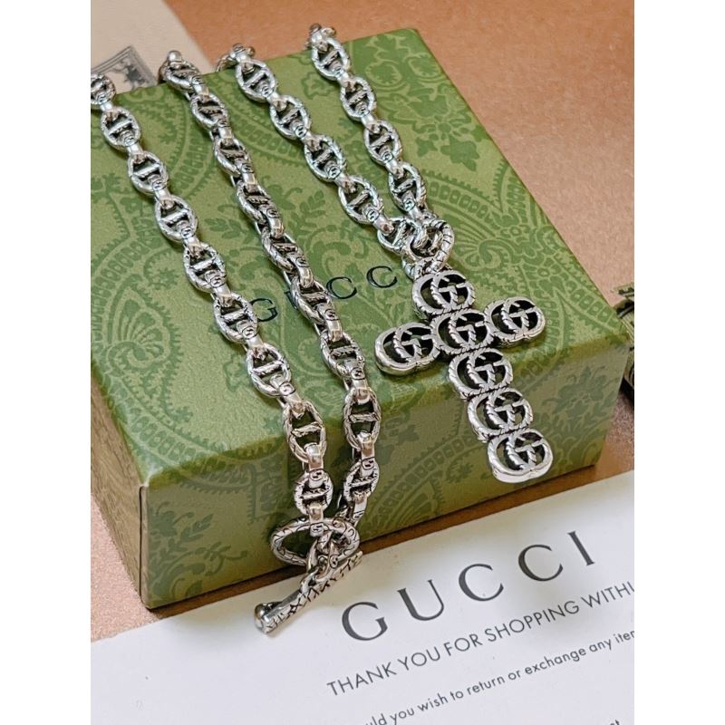 G*u*i necklaces